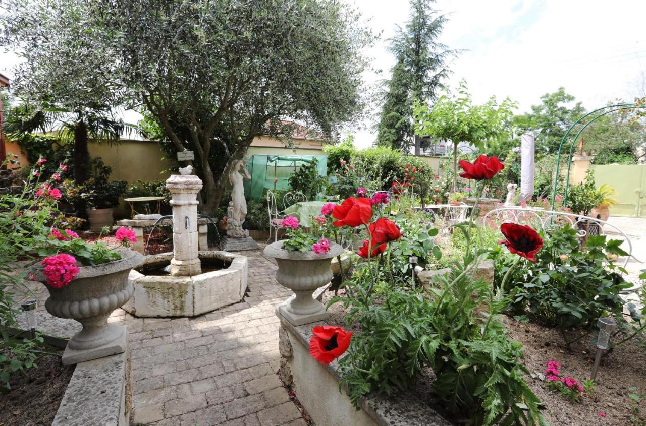 Romans-sur-Isère Maison D'Hotes Et Roulotte" Le 6 Bis" מראה חיצוני תמונה
