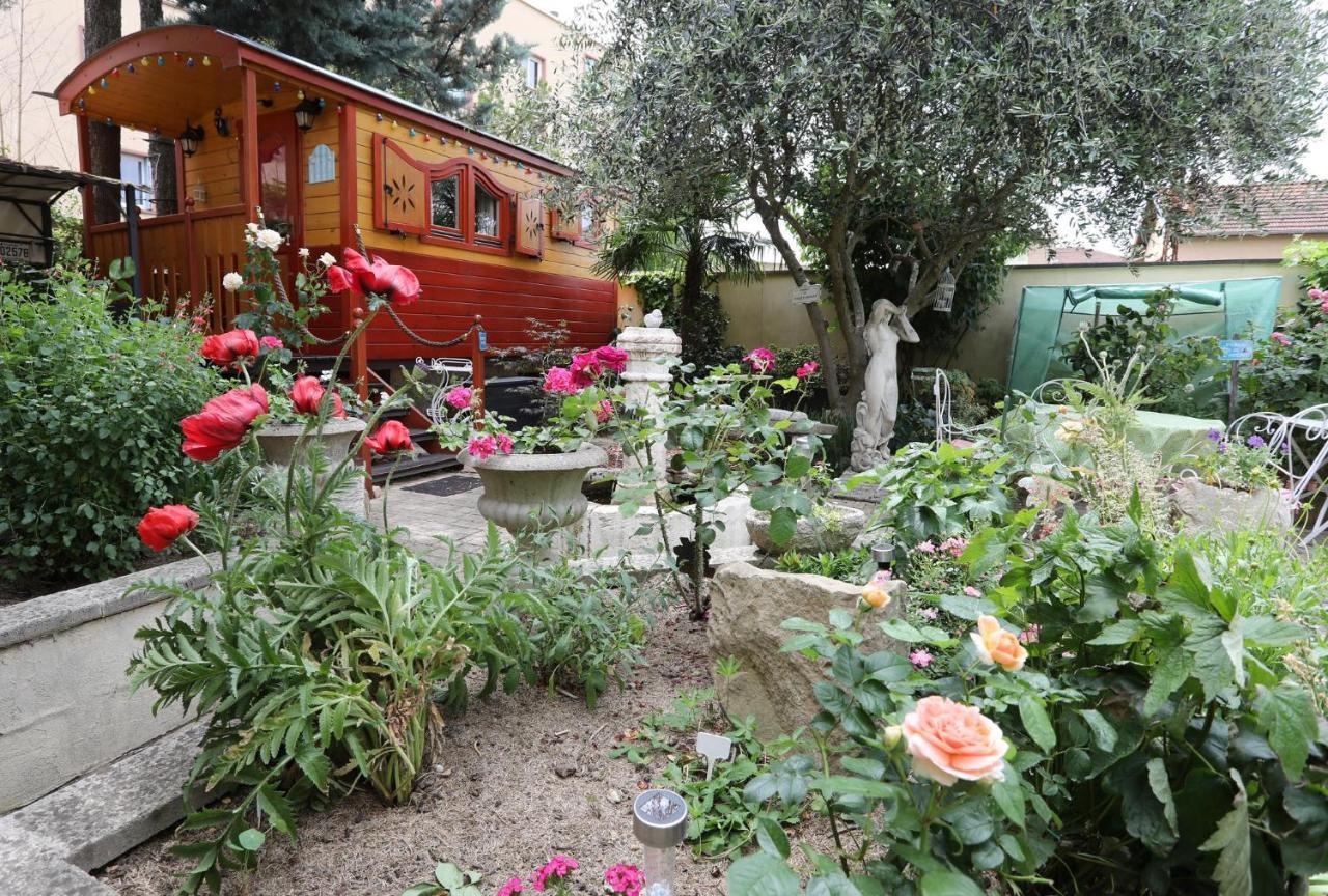 Romans-sur-Isère Maison D'Hotes Et Roulotte" Le 6 Bis" מראה חיצוני תמונה